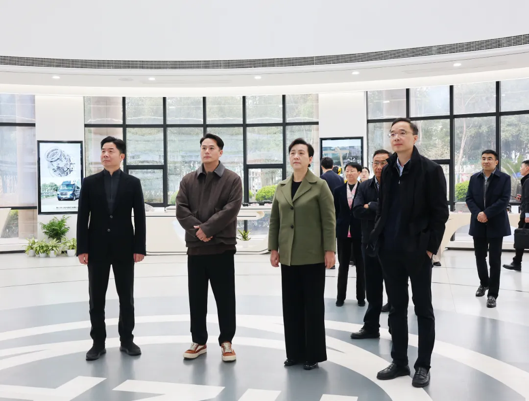 တရုတ်ပြည်သူ့နိုင်ငံရေးအတိုင်ပင်ခံကွန်ဖရင့် (CPPCC) ၏ Hangzhou မြူနီစီပယ်ကော်မတီဥက္ကဋ္ဌ Wang Wensu သည် Zhaofeng Co., Ltd.